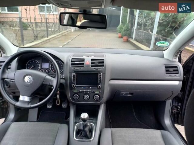 Черный Фольксваген Гольф, объемом двигателя 1.4 л и пробегом 207 тыс. км за 5700 $, фото 7 на Automoto.ua