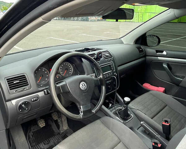 Черный Фольксваген Гольф, объемом двигателя 1.39 л и пробегом 347 тыс. км за 5800 $, фото 5 на Automoto.ua