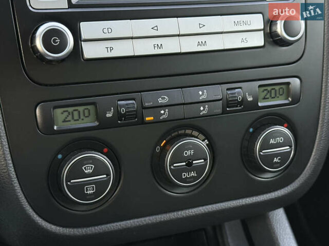 Черный Фольксваген Гольф, объемом двигателя 1.6 л и пробегом 182 тыс. км за 6350 $, фото 74 на Automoto.ua