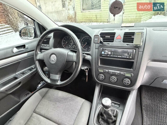 Черный Фольксваген Гольф, объемом двигателя 1.6 л и пробегом 242 тыс. км за 6750 $, фото 17 на Automoto.ua