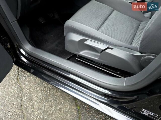 Чорний Фольксваген Гольф, об'ємом двигуна 1.6 л та пробігом 230 тис. км за 6450 $, фото 98 на Automoto.ua