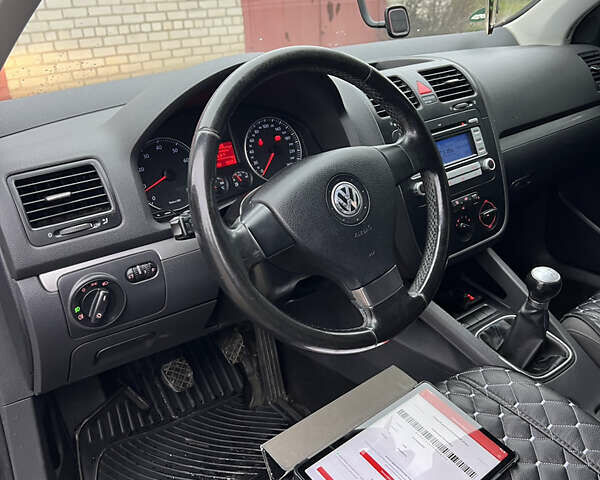 Черный Фольксваген Гольф, объемом двигателя 1.6 л и пробегом 245 тыс. км за 5700 $, фото 24 на Automoto.ua