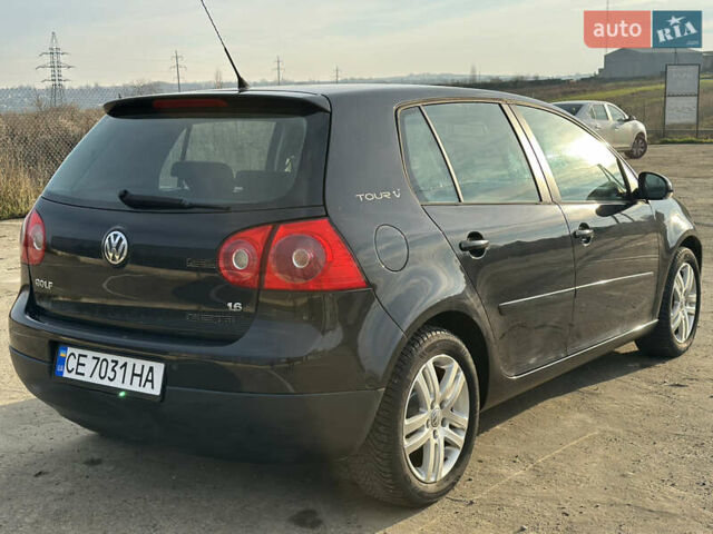 Черный Фольксваген Гольф, объемом двигателя 1.6 л и пробегом 227 тыс. км за 6299 $, фото 24 на Automoto.ua