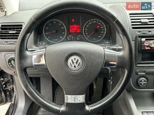 Черный Фольксваген Гольф, объемом двигателя 1.6 л и пробегом 196 тыс. км за 6200 $, фото 28 на Automoto.ua