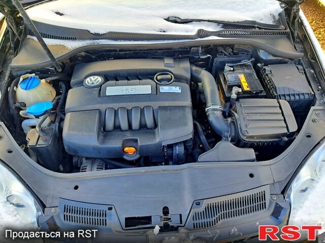 Черный Фольксваген Гольф, объемом двигателя 1.6 л и пробегом 250 тыс. км за 5299 $, фото 2 на Automoto.ua