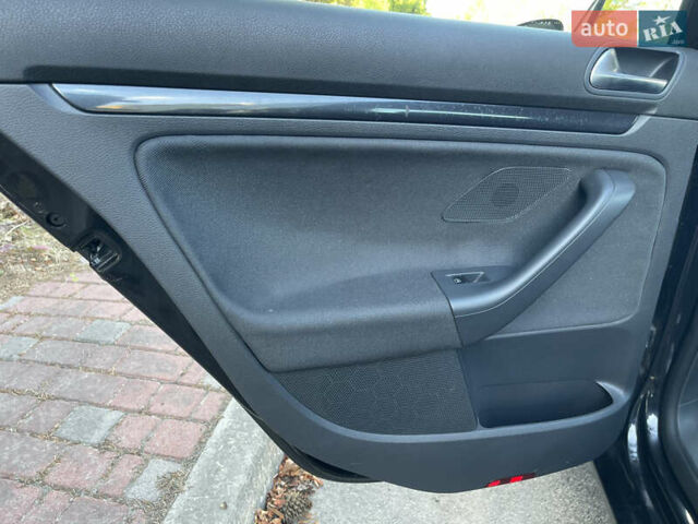 Черный Фольксваген Гольф, объемом двигателя 1.4 л и пробегом 217 тыс. км за 7550 $, фото 1 на Automoto.ua