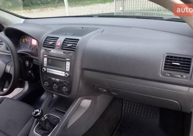 Черный Фольксваген Гольф, объемом двигателя 1.6 л и пробегом 246 тыс. км за 5099 $, фото 36 на Automoto.ua