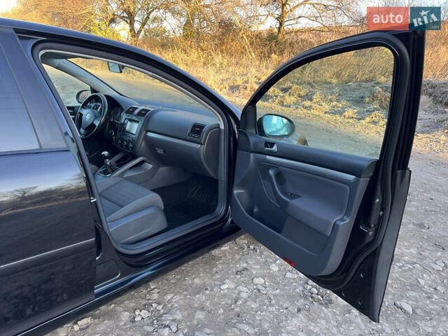 Чорний Фольксваген Гольф, об'ємом двигуна 1.4 л та пробігом 182 тис. км за 5850 $, фото 30 на Automoto.ua