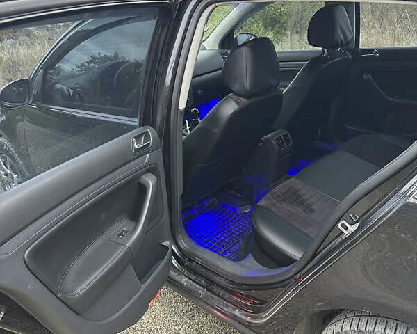 Черный Фольксваген Гольф, объемом двигателя 1.6 л и пробегом 244 тыс. км за 5799 $, фото 7 на Automoto.ua