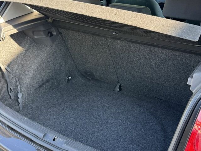 Черный Фольксваген Гольф, объемом двигателя 1.6 л и пробегом 260 тыс. км за 6100 $, фото 20 на Automoto.ua