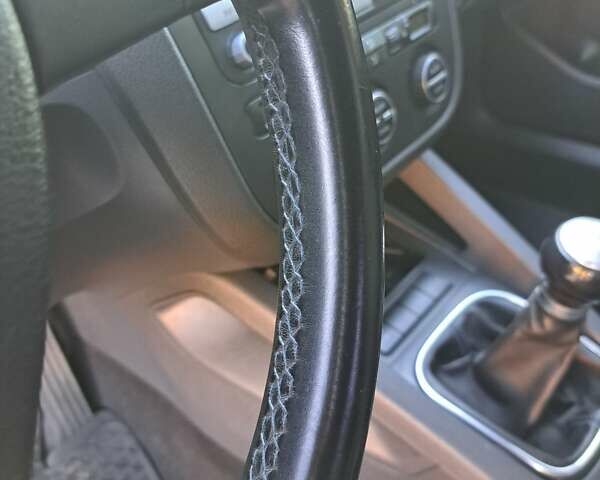 Черный Фольксваген Гольф, объемом двигателя 1.39 л и пробегом 220 тыс. км за 6400 $, фото 18 на Automoto.ua