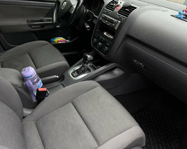 Черный Фольксваген Гольф, объемом двигателя 1.6 л и пробегом 243 тыс. км за 6300 $, фото 13 на Automoto.ua