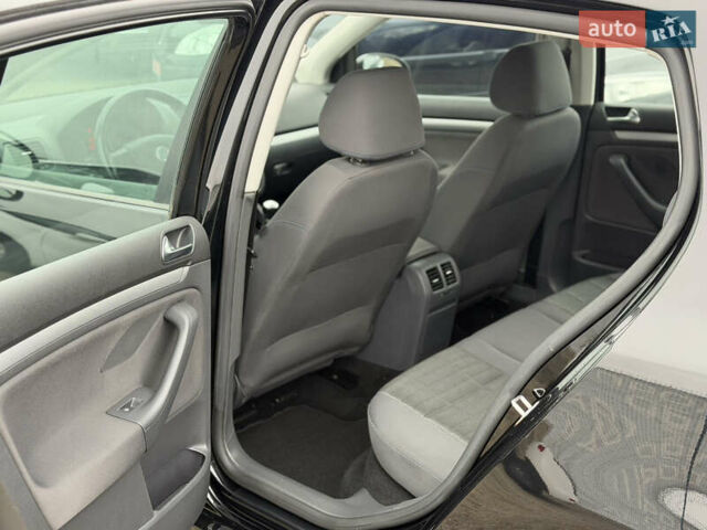 Черный Фольксваген Гольф, объемом двигателя 1.4 л и пробегом 189 тыс. км за 5650 $, фото 12 на Automoto.ua