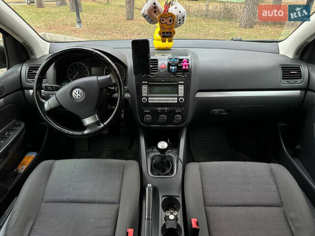 Черный Фольксваген Гольф, объемом двигателя 1.4 л и пробегом 258 тыс. км за 5300 $, фото 7 на Automoto.ua