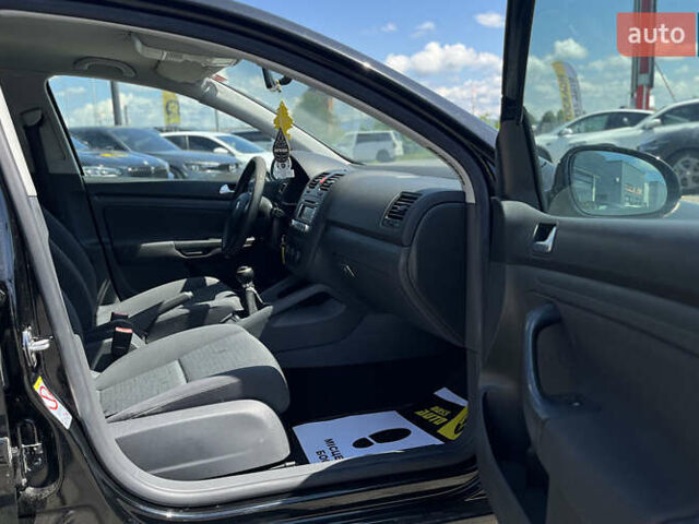 Чорний Фольксваген Гольф, об'ємом двигуна 1.6 л та пробігом 188 тис. км за 5500 $, фото 20 на Automoto.ua