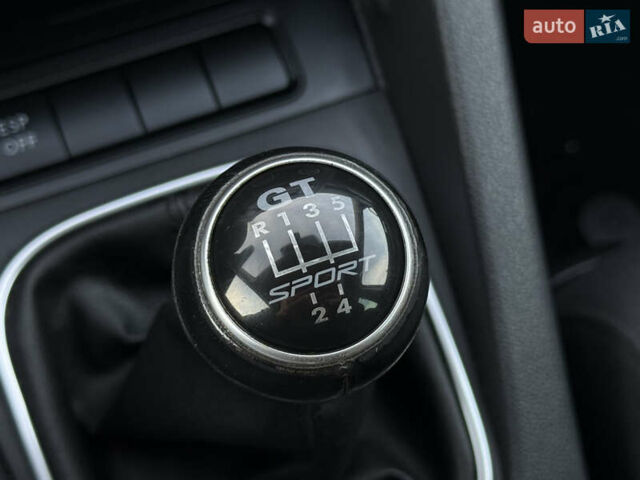 Черный Фольксваген Гольф, объемом двигателя 1.6 л и пробегом 182 тыс. км за 6350 $, фото 83 на Automoto.ua