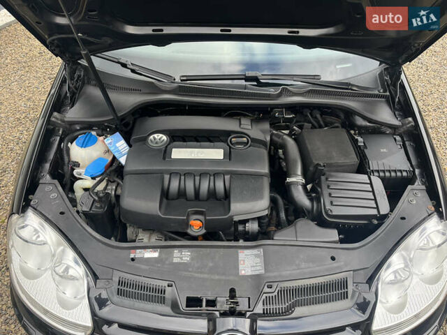 Черный Фольксваген Гольф, объемом двигателя 1.6 л и пробегом 253 тыс. км за 6250 $, фото 92 на Automoto.ua