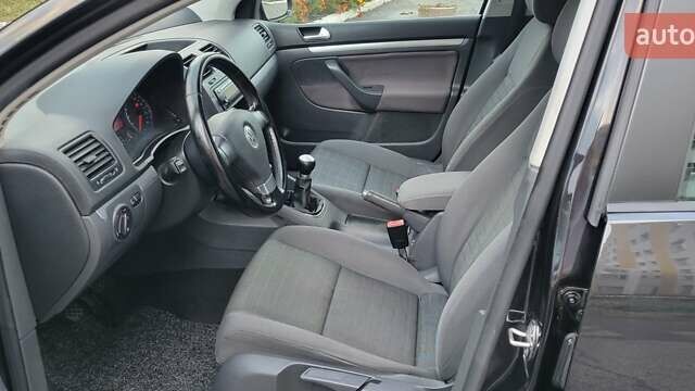 Черный Фольксваген Гольф, объемом двигателя 1.6 л и пробегом 221 тыс. км за 5750 $, фото 20 на Automoto.ua