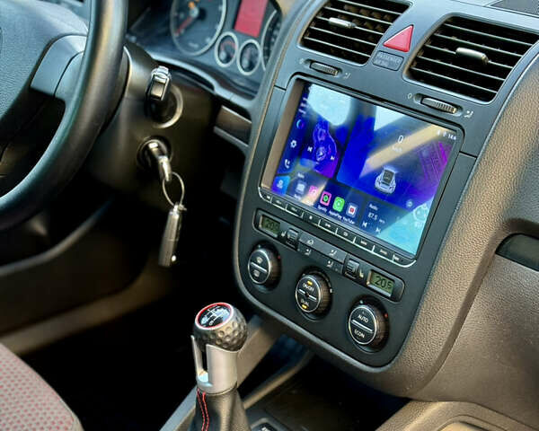 Черный Фольксваген Гольф, объемом двигателя 1.4 л и пробегом 171 тыс. км за 7500 $, фото 14 на Automoto.ua