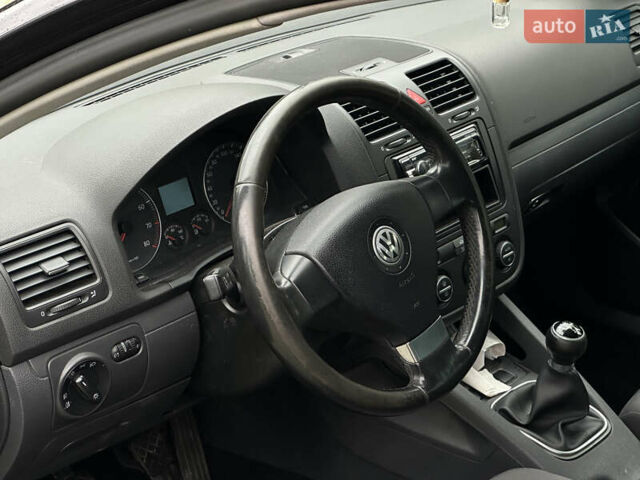 Черный Фольксваген Гольф, объемом двигателя 1.6 л и пробегом 250 тыс. км за 6100 $, фото 20 на Automoto.ua