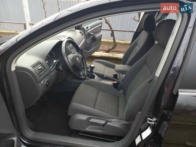 Черный Фольксваген Гольф, объемом двигателя 1.4 л и пробегом 207 тыс. км за 5700 $, фото 2 на Automoto.ua