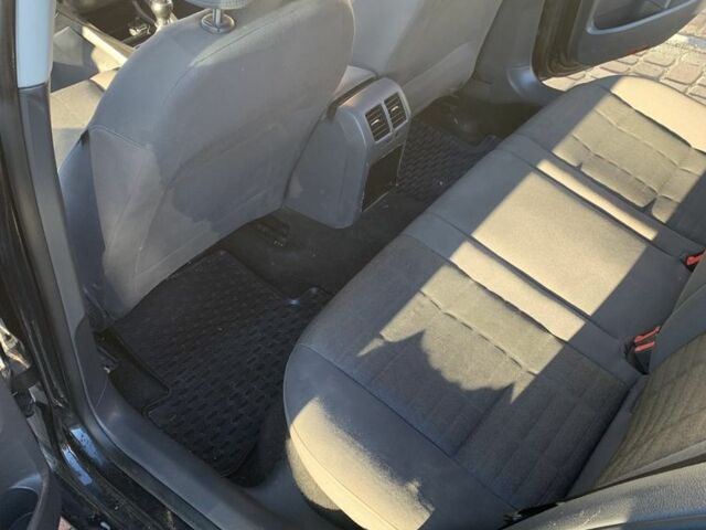 Черный Фольксваген Гольф, объемом двигателя 1.4 л и пробегом 222 тыс. км за 5700 $, фото 6 на Automoto.ua