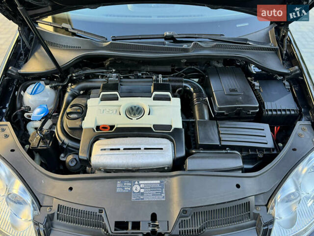 Черный Фольксваген Гольф, объемом двигателя 1.4 л и пробегом 171 тыс. км за 7500 $, фото 24 на Automoto.ua