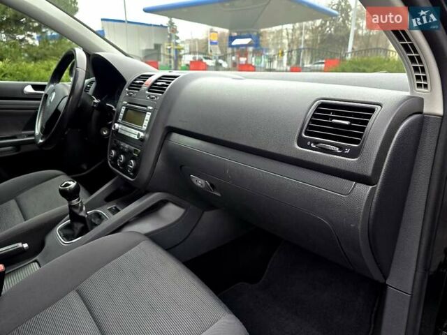 Чорний Фольксваген Гольф, об'ємом двигуна 1.6 л та пробігом 230 тис. км за 6450 $, фото 70 на Automoto.ua