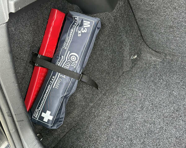 Черный Фольксваген Гольф, объемом двигателя 1.6 л и пробегом 227 тыс. км за 6299 $, фото 45 на Automoto.ua