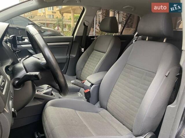 Черный Фольксваген Гольф, объемом двигателя 1.6 л и пробегом 262 тыс. км за 6100 $, фото 12 на Automoto.ua