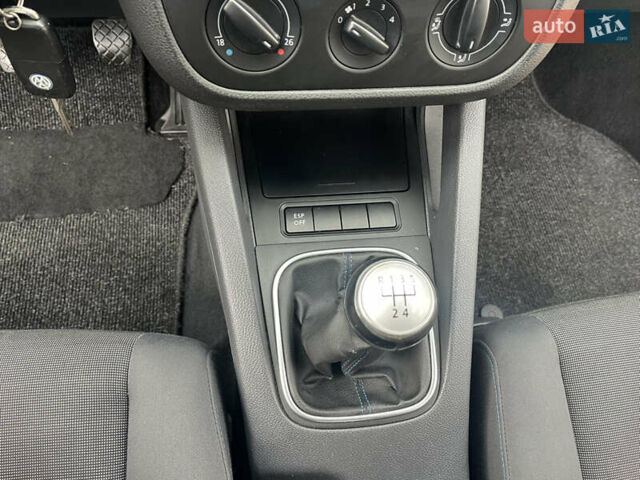 Черный Фольксваген Гольф, объемом двигателя 1.6 л и пробегом 253 тыс. км за 6250 $, фото 79 на Automoto.ua