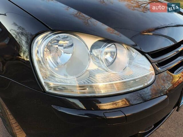 Черный Фольксваген Гольф, объемом двигателя 1.39 л и пробегом 220 тыс. км за 6400 $, фото 46 на Automoto.ua