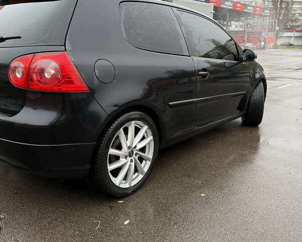Черный Фольксваген Гольф, объемом двигателя 1.39 л и пробегом 284 тыс. км за 6500 $, фото 4 на Automoto.ua