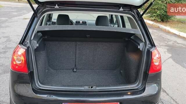 Черный Фольксваген Гольф, объемом двигателя 1.6 л и пробегом 221 тыс. км за 5750 $, фото 18 на Automoto.ua