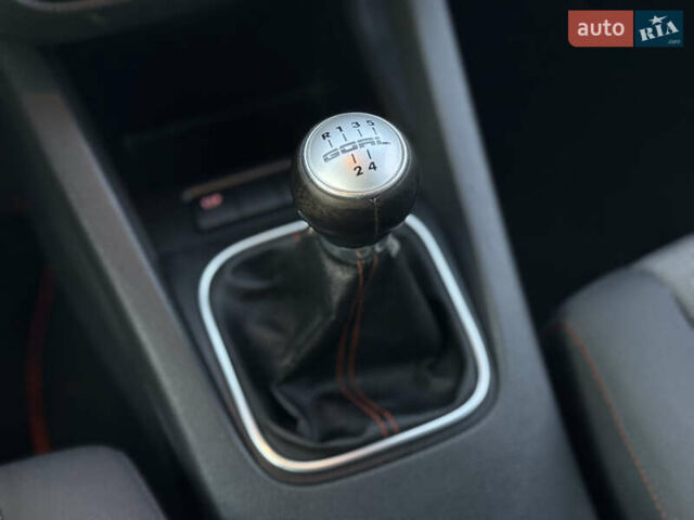 Чорний Фольксваген Гольф, об'ємом двигуна 1.6 л та пробігом 169 тис. км за 5999 $, фото 76 на Automoto.ua
