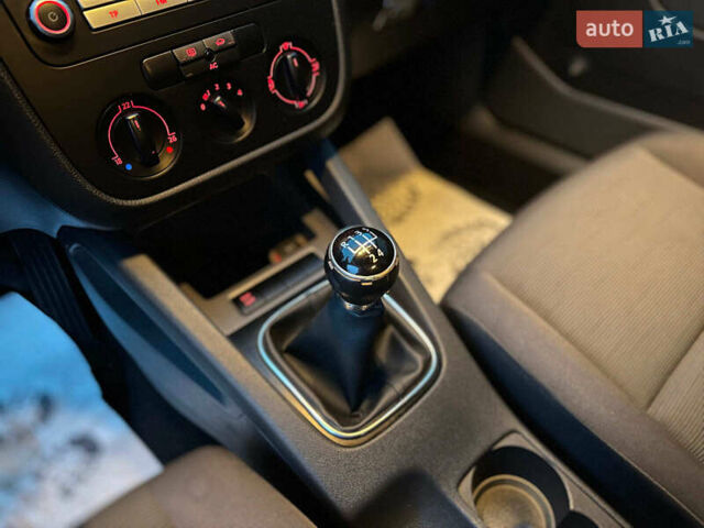 Черный Фольксваген Гольф, объемом двигателя 1.4 л и пробегом 163 тыс. км за 5990 $, фото 18 на Automoto.ua