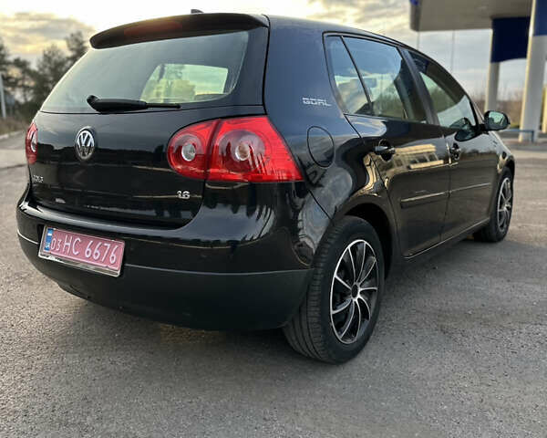Черный Фольксваген Гольф, объемом двигателя 1.6 л и пробегом 232 тыс. км за 5750 $, фото 10 на Automoto.ua