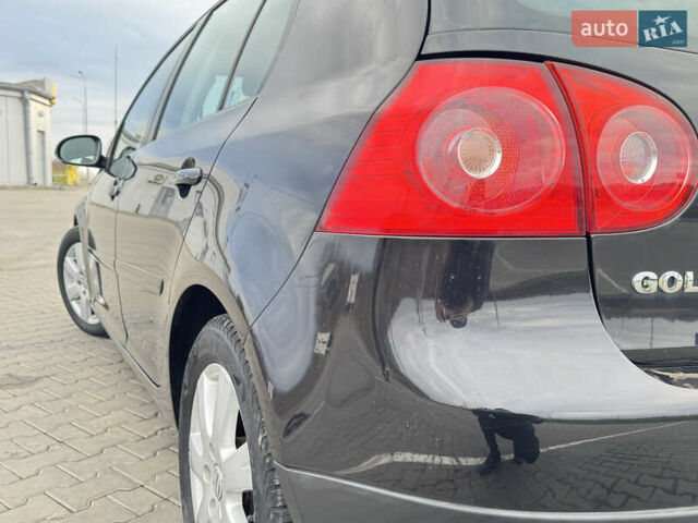Черный Фольксваген Гольф, объемом двигателя 1.6 л и пробегом 218 тыс. км за 5900 $, фото 12 на Automoto.ua