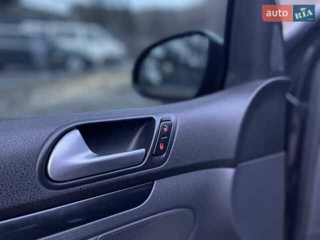 Черный Фольксваген Гольф, объемом двигателя 1.39 л и пробегом 183 тыс. км за 5450 $, фото 9 на Automoto.ua