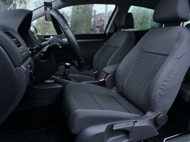 Чорний Фольксваген Гольф, об'ємом двигуна 1.6 л та пробігом 214 тис. км за 6000 $, фото 6 на Automoto.ua