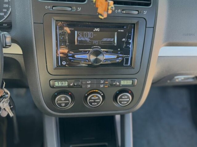 Черный Фольксваген Гольф, объемом двигателя 1.6 л и пробегом 191 тыс. км за 7900 $, фото 12 на Automoto.ua