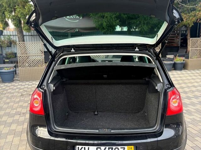 Черный Фольксваген Гольф, объемом двигателя 1.6 л и пробегом 215 тыс. км за 6500 $, фото 5 на Automoto.ua