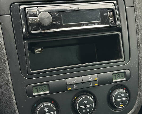 Черный Фольксваген Гольф, объемом двигателя 1.6 л и пробегом 250 тыс. км за 6100 $, фото 5 на Automoto.ua