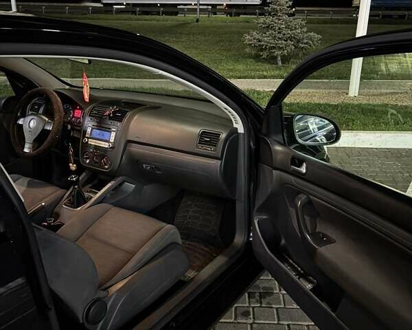 Черный Фольксваген Гольф, объемом двигателя 1.39 л и пробегом 193 тыс. км за 4700 $, фото 18 на Automoto.ua