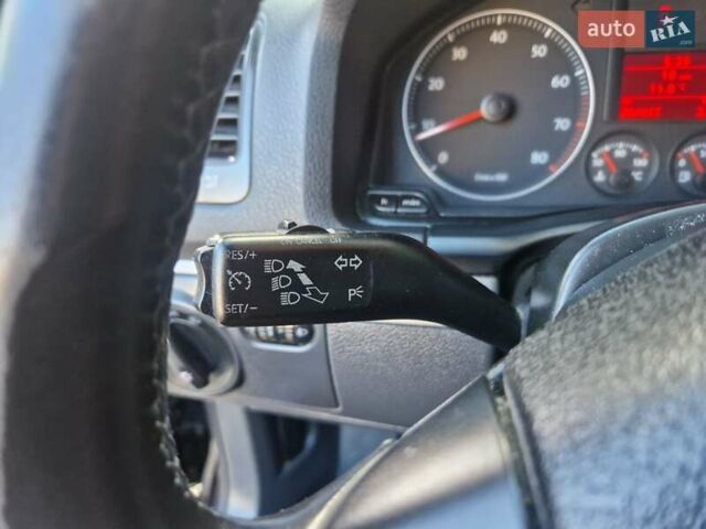 Черный Фольксваген Гольф, объемом двигателя 1.6 л и пробегом 255 тыс. км за 5950 $, фото 55 на Automoto.ua