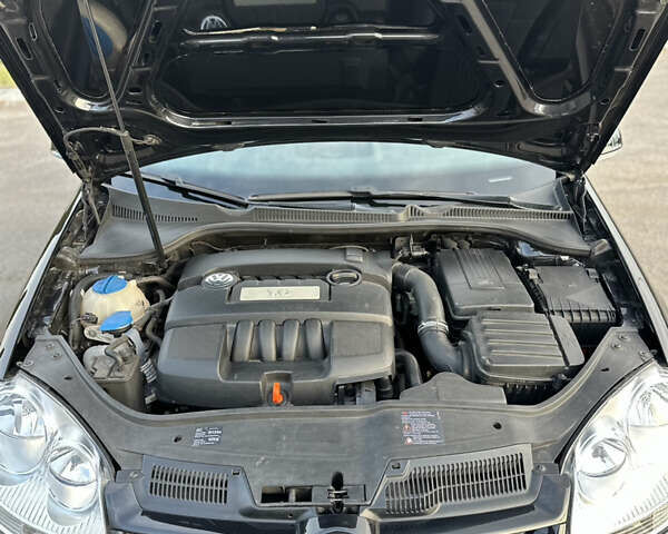 Черный Фольксваген Гольф, объемом двигателя 1.6 л и пробегом 232 тыс. км за 5750 $, фото 34 на Automoto.ua