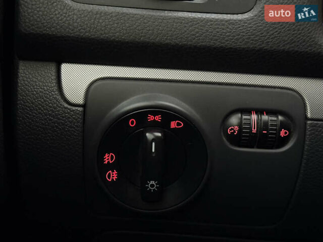 Черный Фольксваген Гольф, объемом двигателя 1.6 л и пробегом 290 тыс. км за 6350 $, фото 8 на Automoto.ua