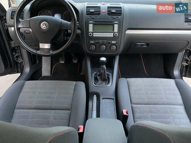 Черный Фольксваген Гольф, объемом двигателя 1.6 л и пробегом 185 тыс. км за 6600 $, фото 13 на Automoto.ua