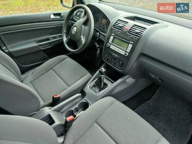 Фольксваген Гольф 2007 у Ямпіль на Automoto.ua Чорний Фольксваген Гольф, об'ємом двигуна 1.6 л та пробігом 189 тис. км за 6199 $, фото 16 на Automoto.ua