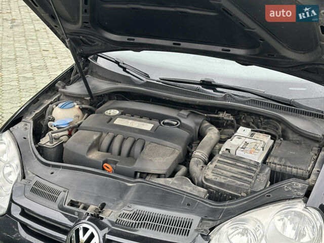 Черный Фольксваген Гольф, объемом двигателя 1.6 л и пробегом 250 тыс. км за 6100 $, фото 7 на Automoto.ua